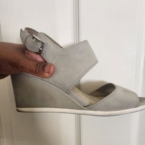 giani bernini grey suede wedges